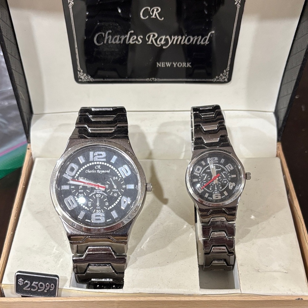 His and hers Charles Raymond New York watch set